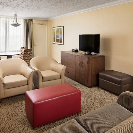 Crowne Plaza Louisville Airport Expo Ctr By Ihg Buitenkant foto