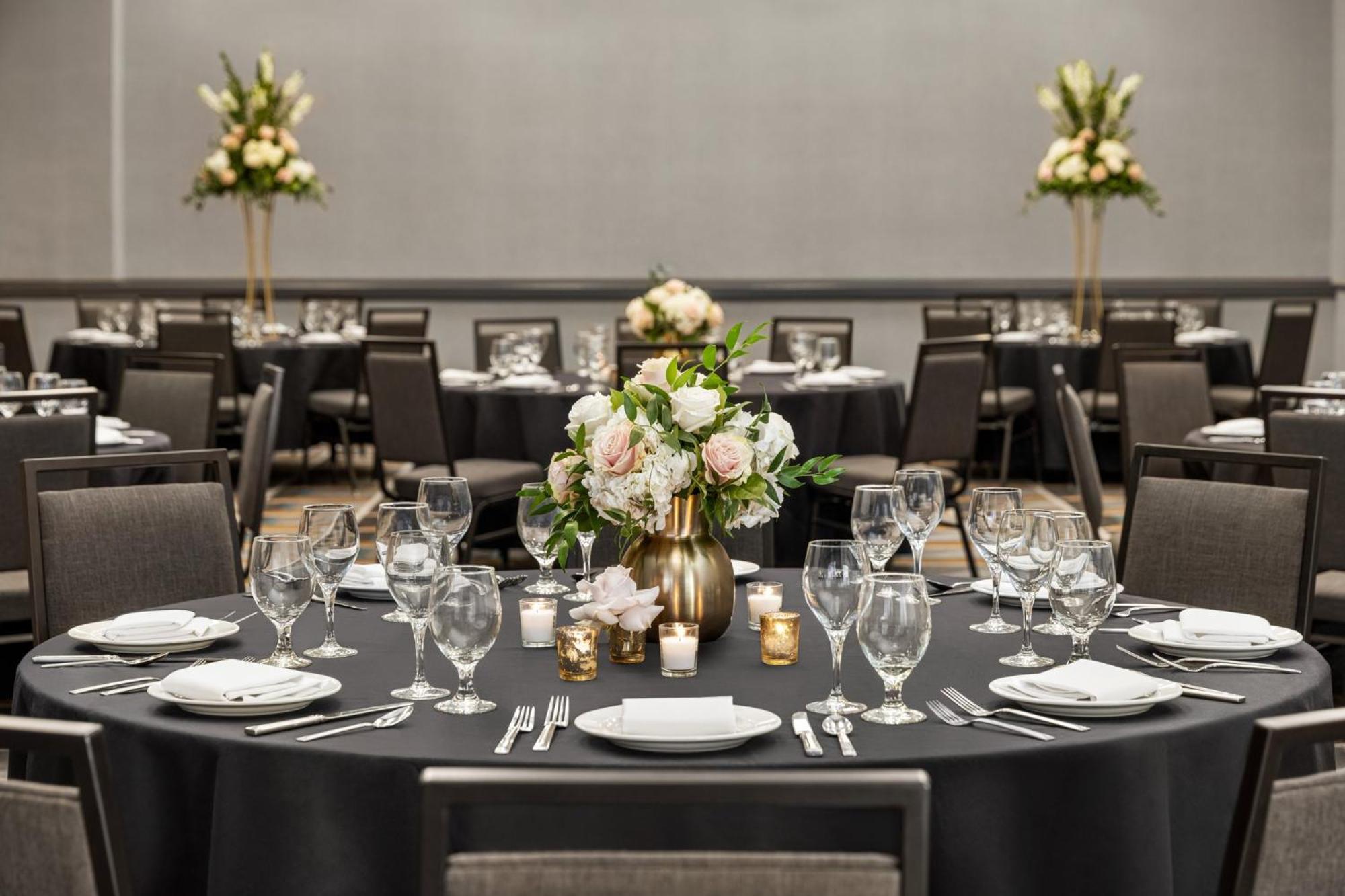 Crowne Plaza Louisville Airport Expo Ctr By Ihg Buitenkant foto