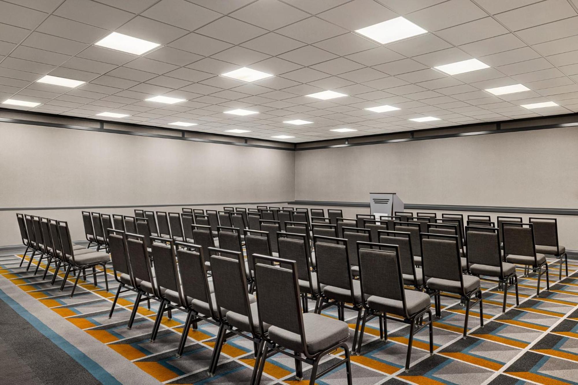 Crowne Plaza Louisville Airport Expo Ctr By Ihg Buitenkant foto